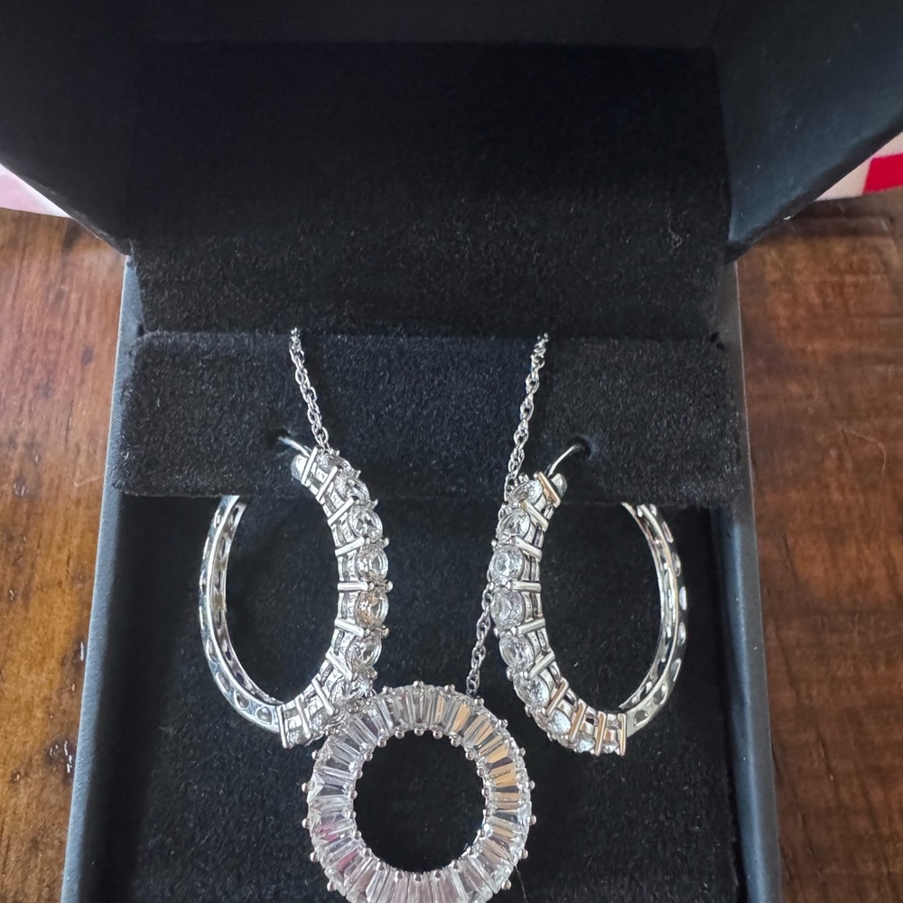 Elegant Silver Jewelry Set